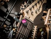 Met plectrum spelen: hier leer je hoe!