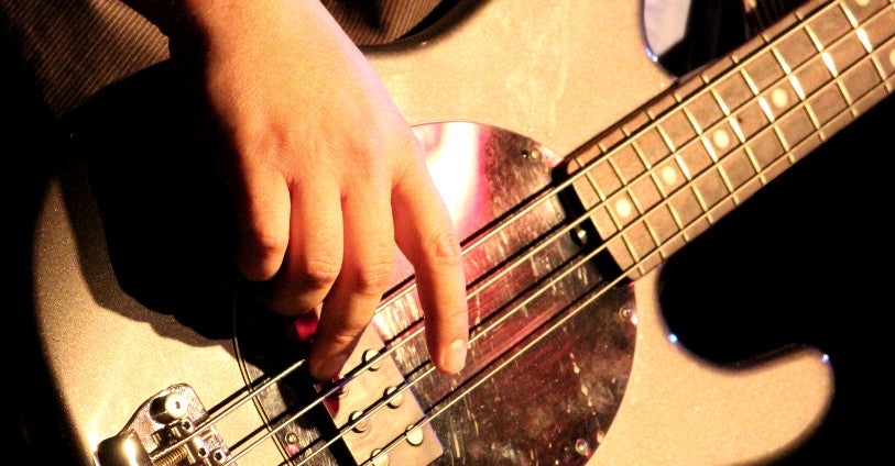 Hoeveel snaren heeft een basgitaar?