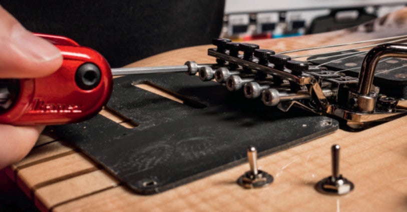 Snaren vervangen op een elektrische gitaar