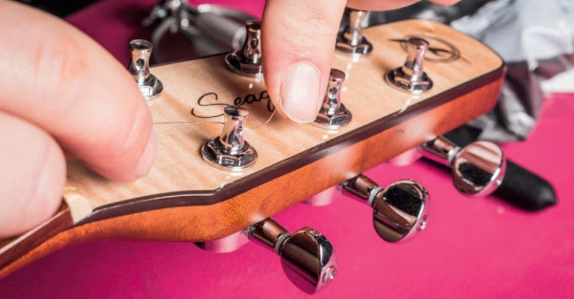 Snaren vervangen op een elektrische gitaar