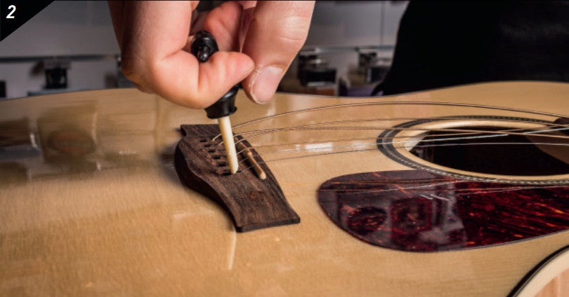 Hoe vervang je de snaren op een akoestische gitaar?