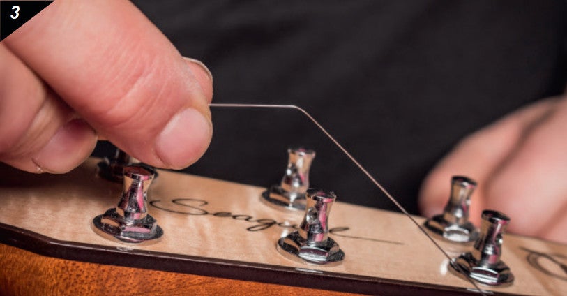 Hoe vervang je de snaren op een akoestische gitaar?