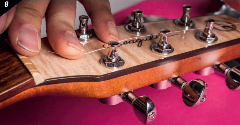 Hoe vervang je de snaren op een akoestische gitaar?