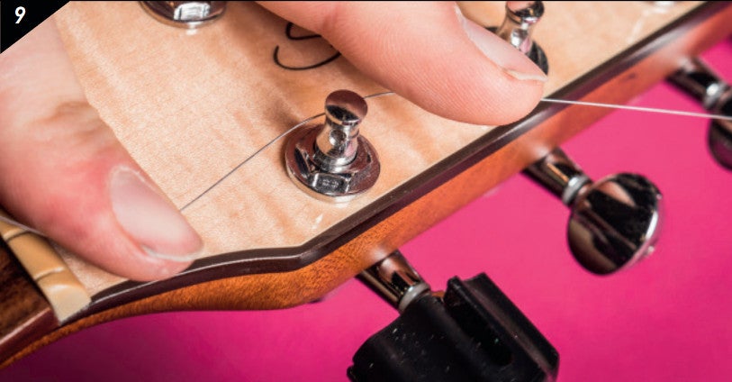 Hoe vervang je de snaren op een akoestische gitaar?