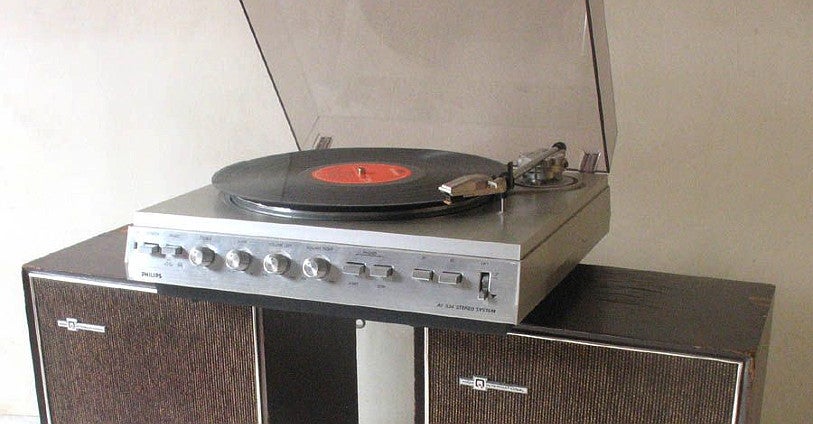 Platenspeler aansluiten op versterker of speakers