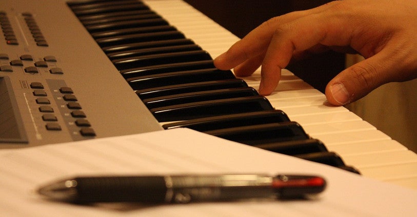 Muziek uit je hoofd leren spelen - Deze tips gaan helpen!