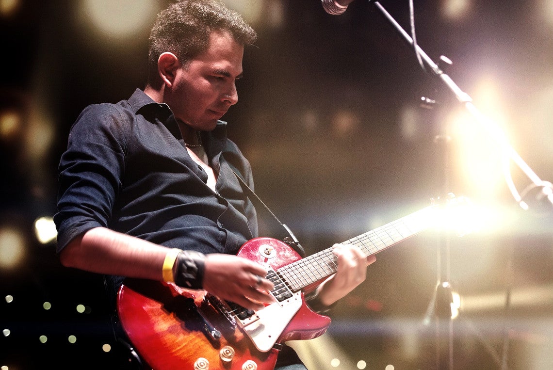 7 effectieve tips om sneller gitaar te spelen