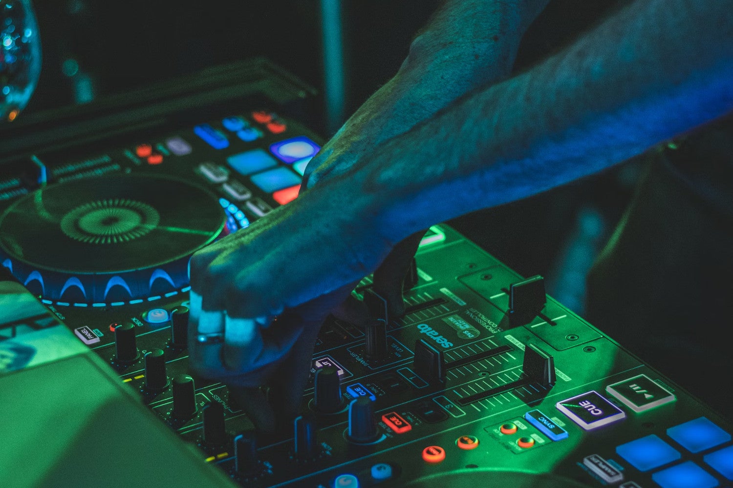 Playlist van bruiloft-dj: achtergrond of hoogtepunt?