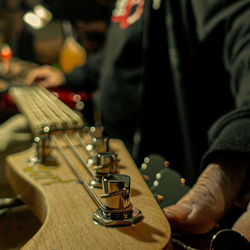 4. Kan ik een nieuw element makkelijk zelf in mijn basgitaar zetten?